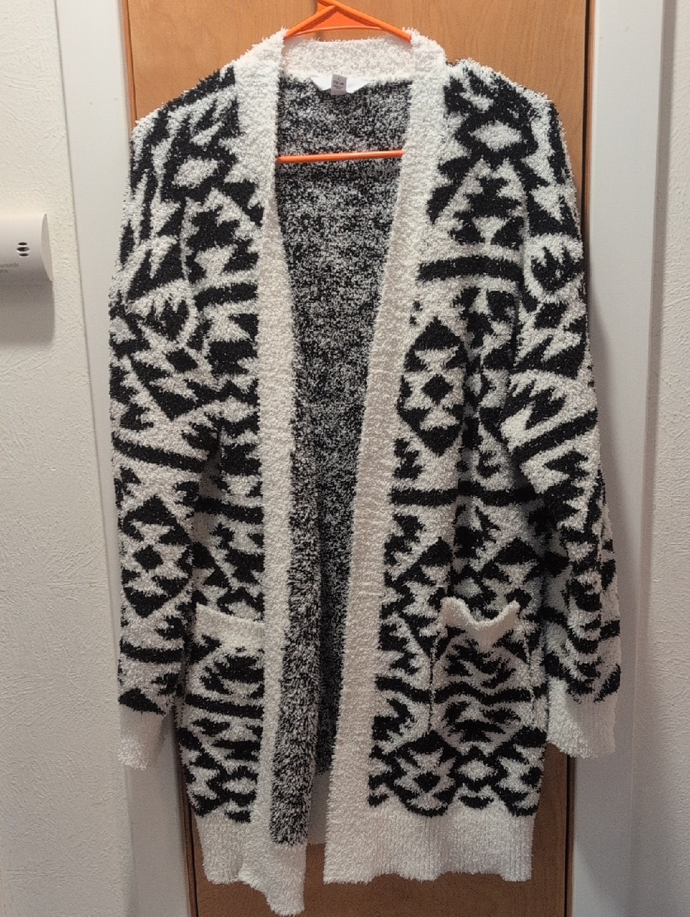 Time and Tru Black and White Geometric Open-Front Cardigan